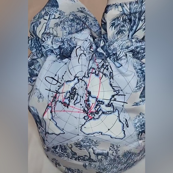 Christian Dior Around the World -Large Drawstring Pouch + Miss Dior 10 ml – GWP - Picture 4 of 6